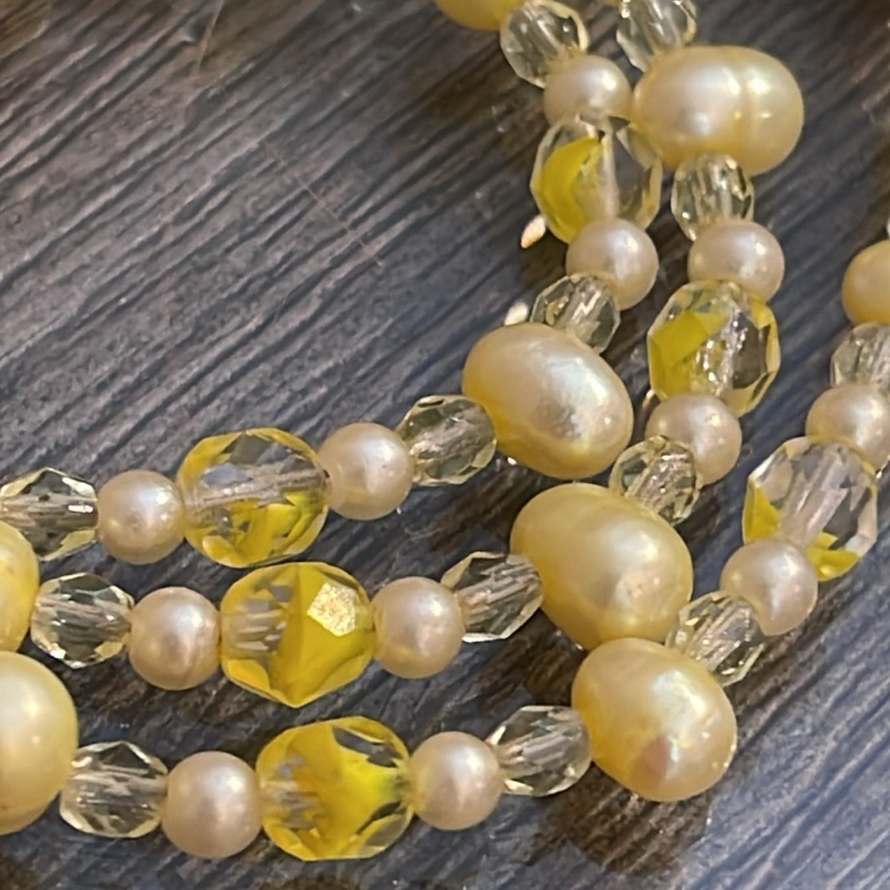 Vintage Yellow Carved Mother of Pearl Flower Pendant & Real Pearl Necklace - Picture 12 of 15